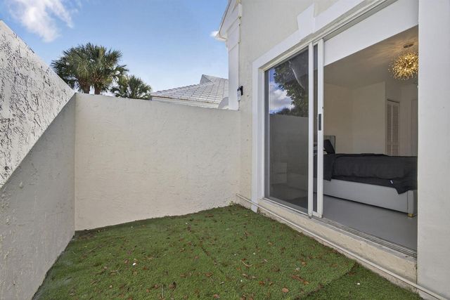 18 SELBY Lane, Palm Beach Gardens, FL 33418