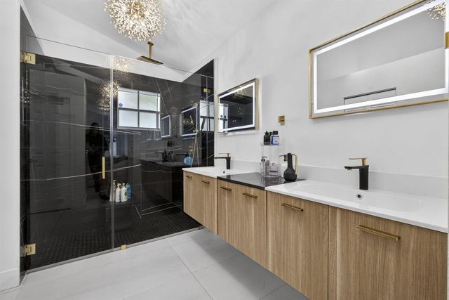 18 SELBY Lane, Palm Beach Gardens, FL 33418