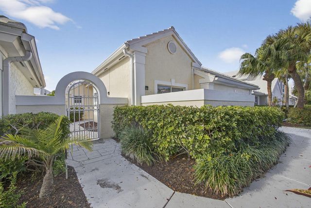 18 SELBY Lane, Palm Beach Gardens, FL 33418