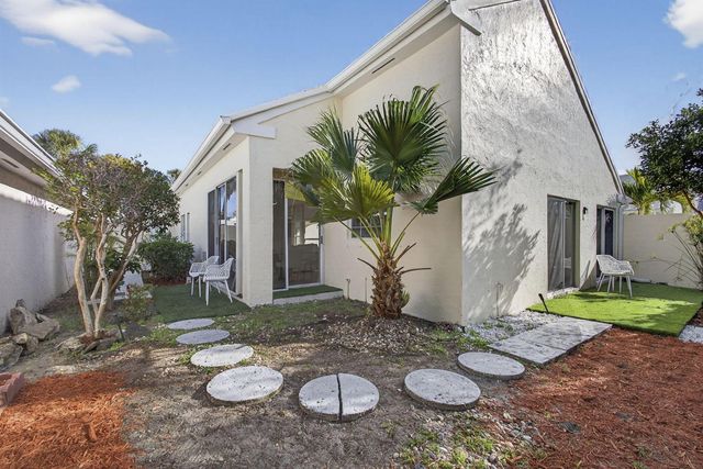 18 SELBY Lane, Palm Beach Gardens, FL 33418