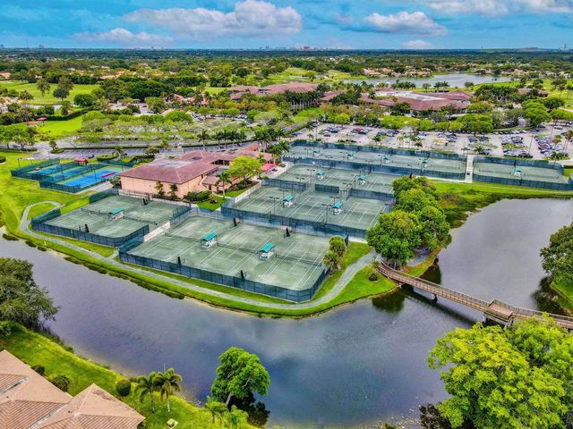 18 SELBY Lane, Palm Beach Gardens, FL 33418