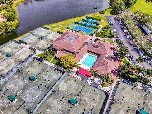 18 SELBY Lane, Palm Beach Gardens, FL 33418