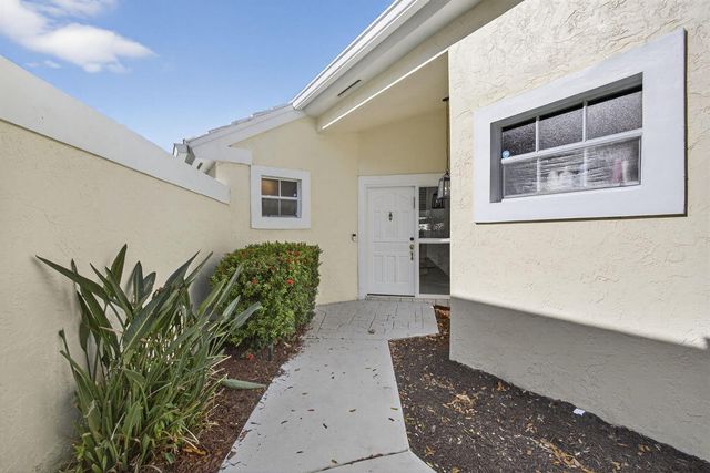 18 SELBY Lane, Palm Beach Gardens, FL 33418