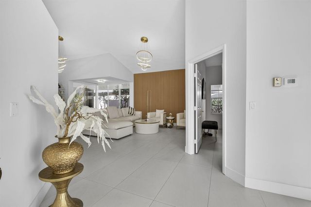18 SELBY Lane, Palm Beach Gardens, FL 33418