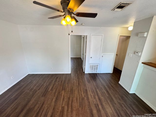 830 W Hutchins Pl Apt 3, San Antonio, TX 78221