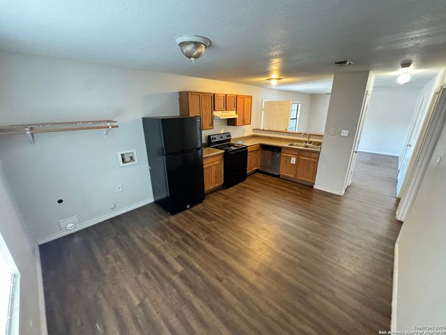 830 W Hutchins Pl Apt 3, San Antonio, TX 78221