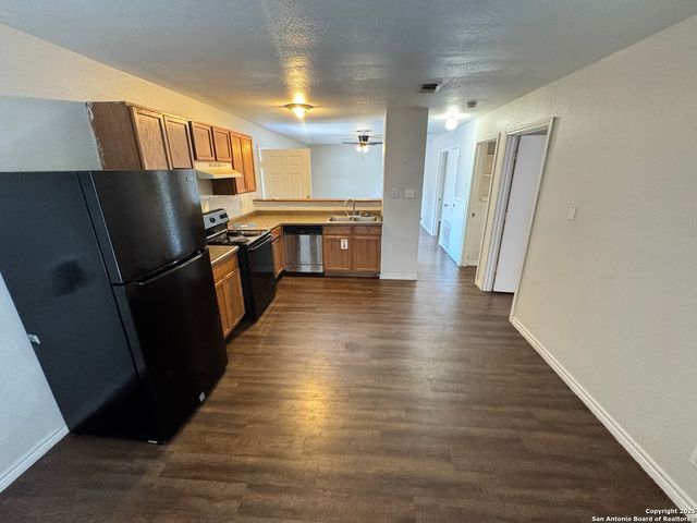 830 W Hutchins Pl Apt 3, San Antonio, TX 78221