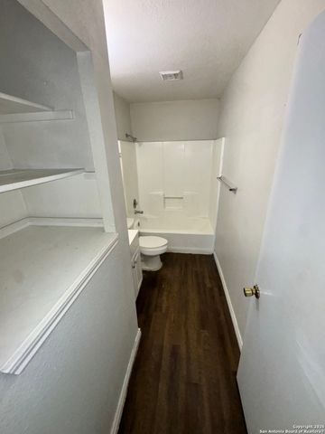 830 W Hutchins Pl Apt 3, San Antonio, TX 78221