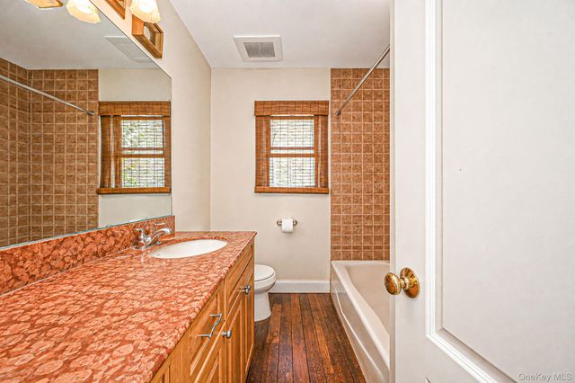 288 Nassau Road, Huntington, NY 11743