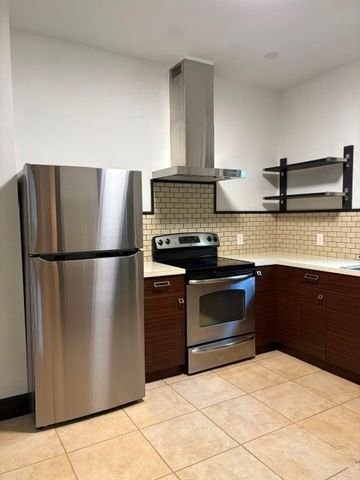 3770 University Avenue, Des Moines, IA 50311
