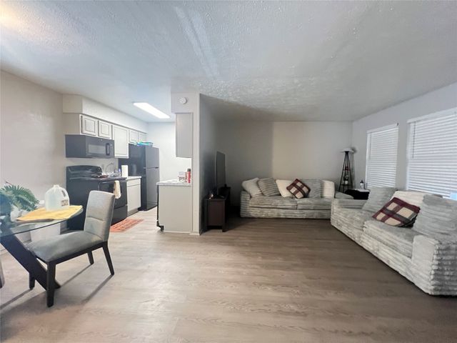 1108 N Elm Street 6, Denton, TX 76201