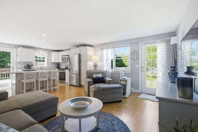 15 Commercial Street, South Yarmouth, MA 02664