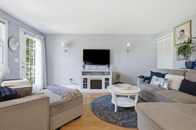 15 Commercial Street, South Yarmouth, MA 02664