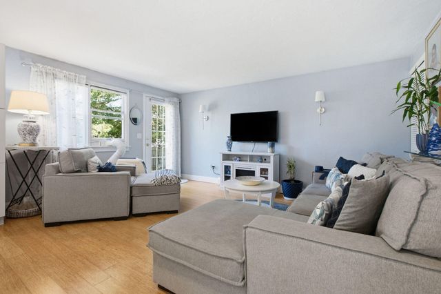 15 Commercial Street, South Yarmouth, MA 02664