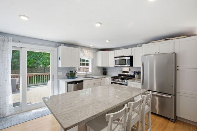 15 Commercial Street, South Yarmouth, MA 02664