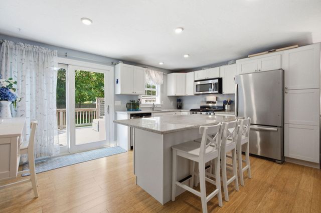 15 Commercial Street, South Yarmouth, MA 02664