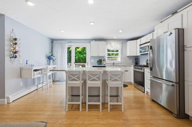 15 Commercial Street, South Yarmouth, MA 02664