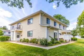 325 Bayview Point, Schaumburg, IL 60194