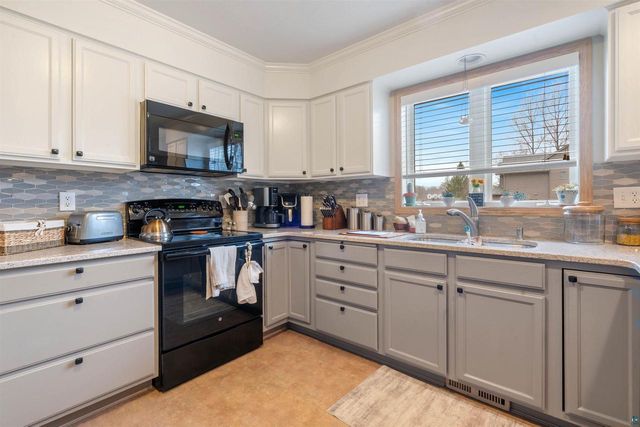 5827 Cedar Ave, Superior, WI 54880
