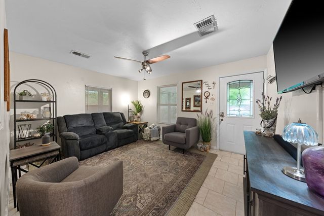 510 E Shady Dr, Kerrville, TX 78028