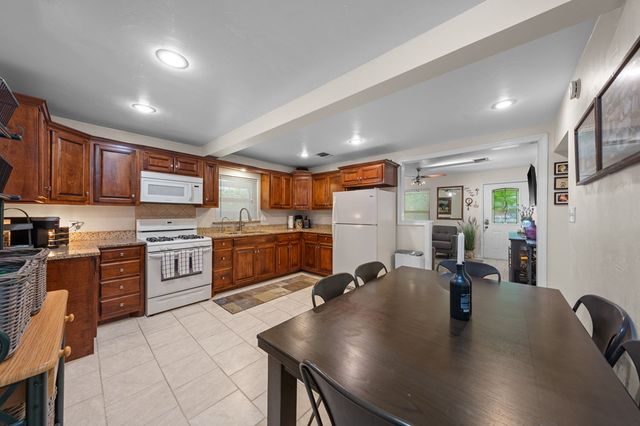 510 E Shady Dr, Kerrville, TX 78028