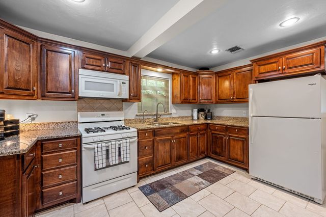 510 E Shady Dr, Kerrville, TX 78028
