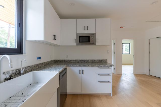 2945 Moss ST, Austin, TX 78722