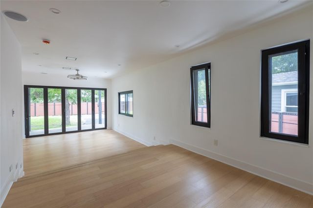2945 Moss ST, Austin, TX 78722