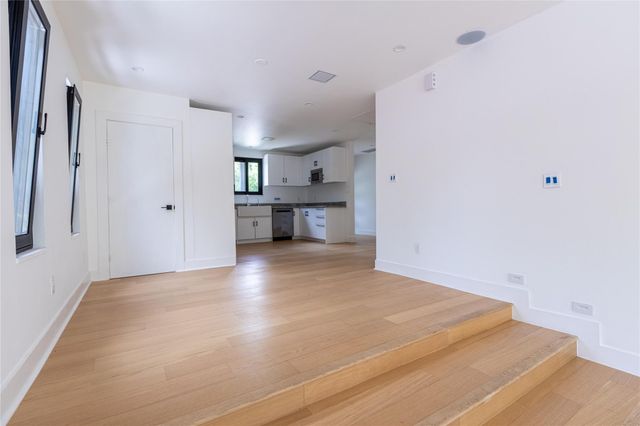 2945 Moss ST, Austin, TX 78722