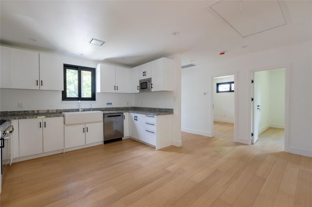2945 Moss ST, Austin, TX 78722