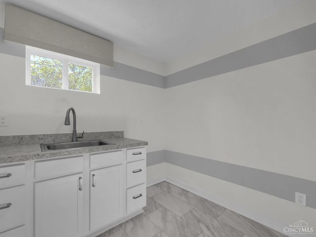 8705 Quietwood Lane, Cleves, OH 45002