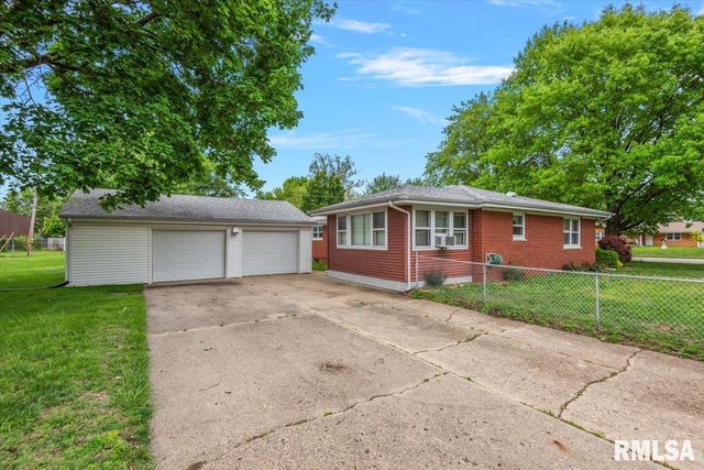 2301 ARROWHEAD Drive, Springfield, IL 62702