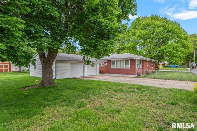 2301 ARROWHEAD Drive, Springfield, IL 62702