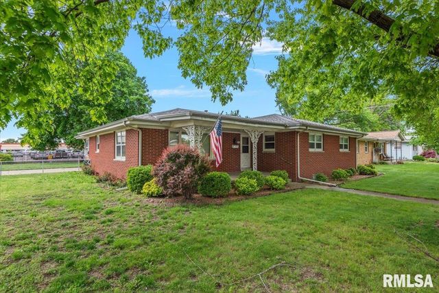 2301 ARROWHEAD Drive, Springfield, IL 62702