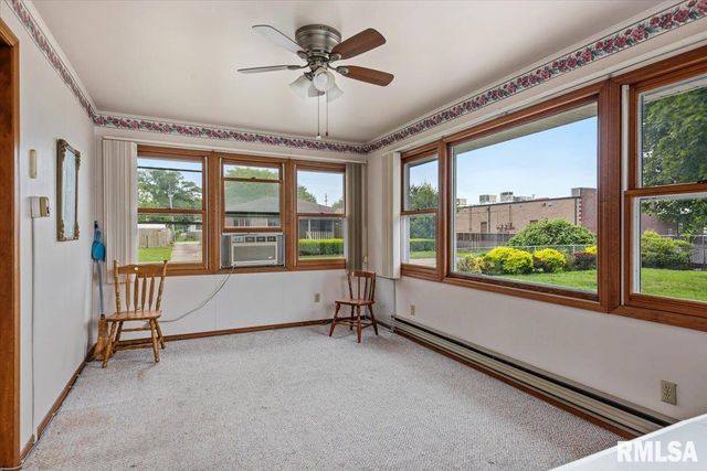 2301 ARROWHEAD Drive, Springfield, IL 62702