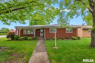 2301 ARROWHEAD Drive, Springfield, IL 62702
