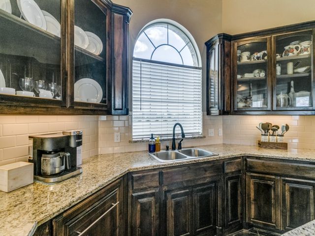 5713 Fogata Lane, Fort Worth, TX 76036
