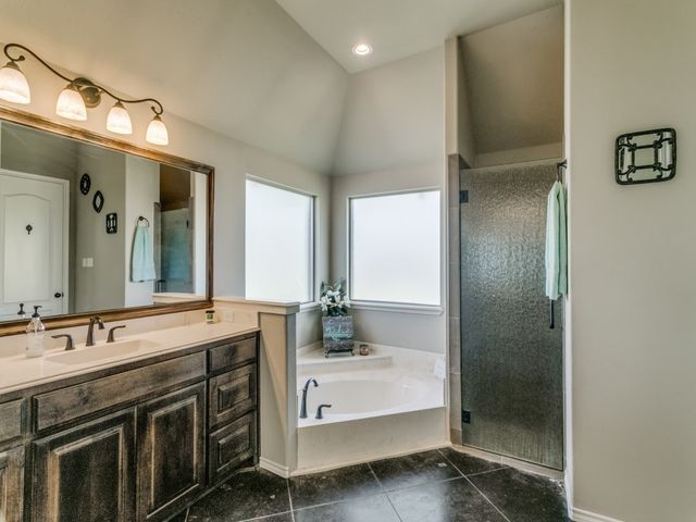 5713 Fogata Lane, Fort Worth, TX 76036