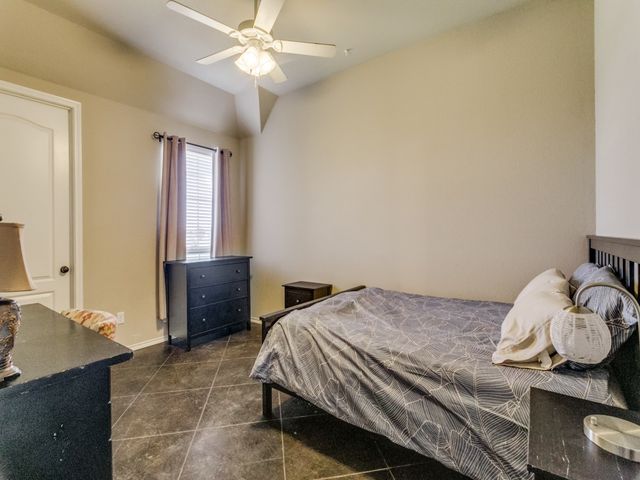 5713 Fogata Lane, Fort Worth, TX 76036