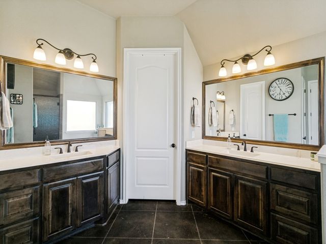 5713 Fogata Lane, Fort Worth, TX 76036