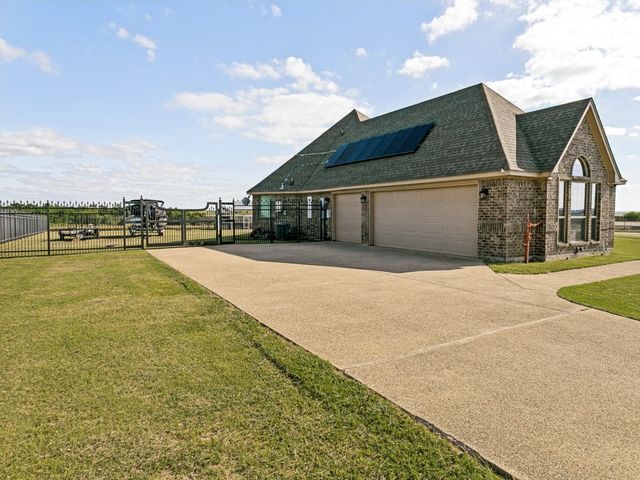 5713 Fogata Lane, Fort Worth, TX 76036