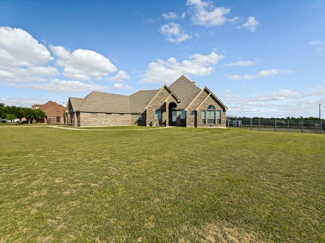 5713 Fogata Lane, Fort Worth, TX 76036
