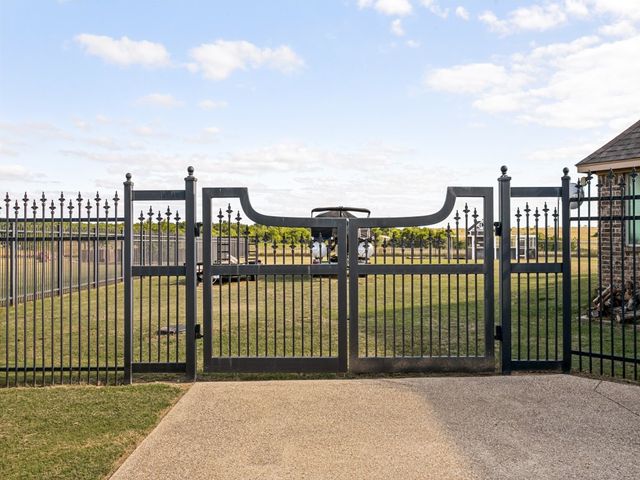 5713 Fogata Lane, Fort Worth, TX 76036