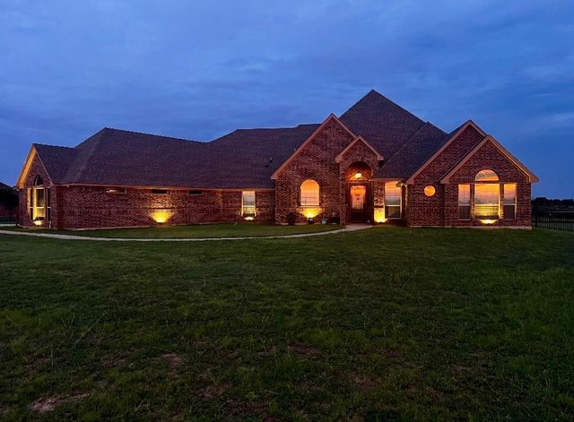 5713 Fogata Lane, Fort Worth, TX 76036