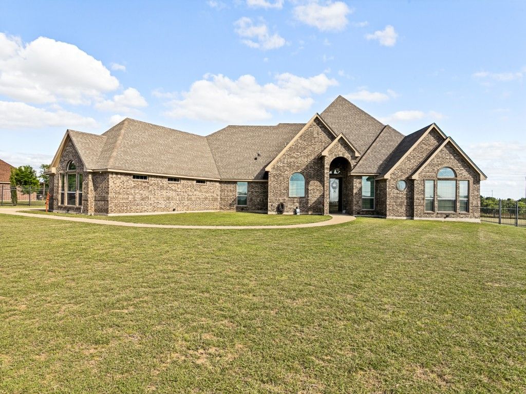 5713 Fogata Lane, Fort Worth, TX 76036