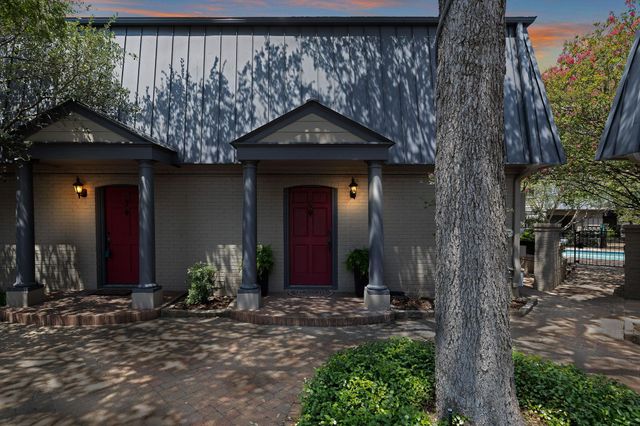 2500 Steck Ave 6, Austin, TX 78757