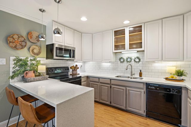 2500 Steck Ave 6, Austin, TX 78757