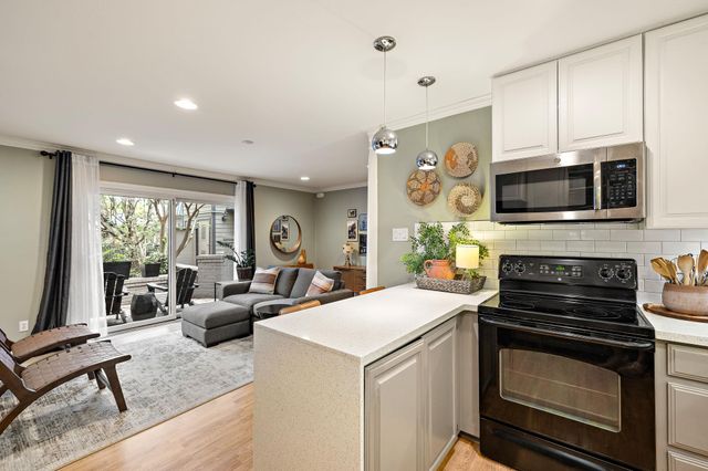 2500 Steck Ave 6, Austin, TX 78757