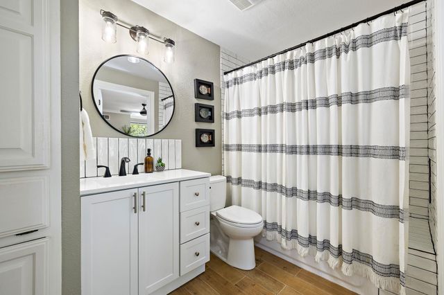 2500 Steck Ave 6, Austin, TX 78757