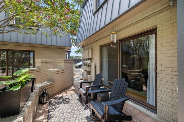 2500 Steck Ave 6, Austin, TX 78757